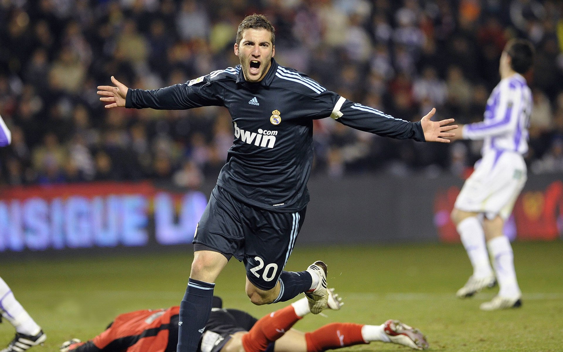 中超球队中场组织能力提升明显,中超16支球队主场球场